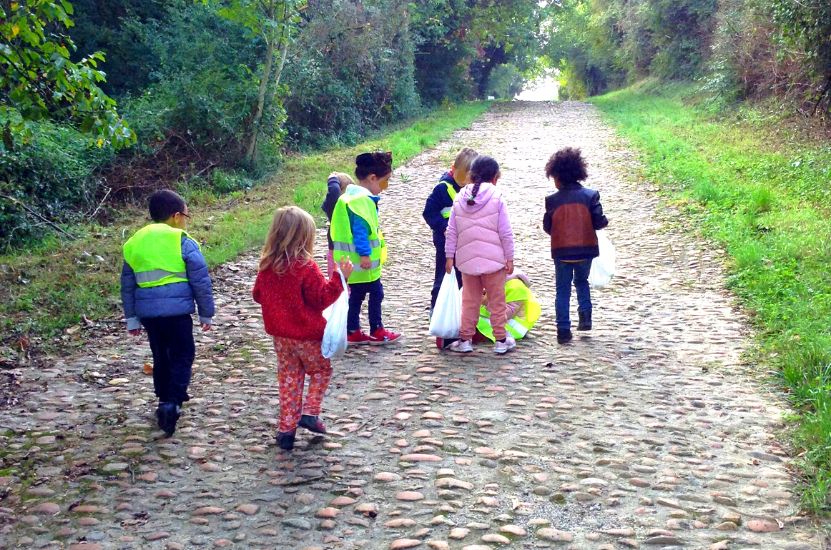 Sortie en nature pour les enfants de l'école Montessori du Pays Viennois